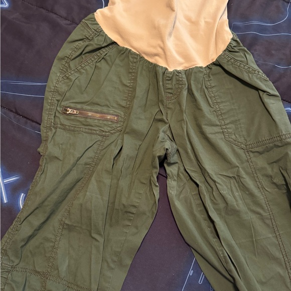 Two Hearts Maternity Olive Green Capris - Picture 1 of 4